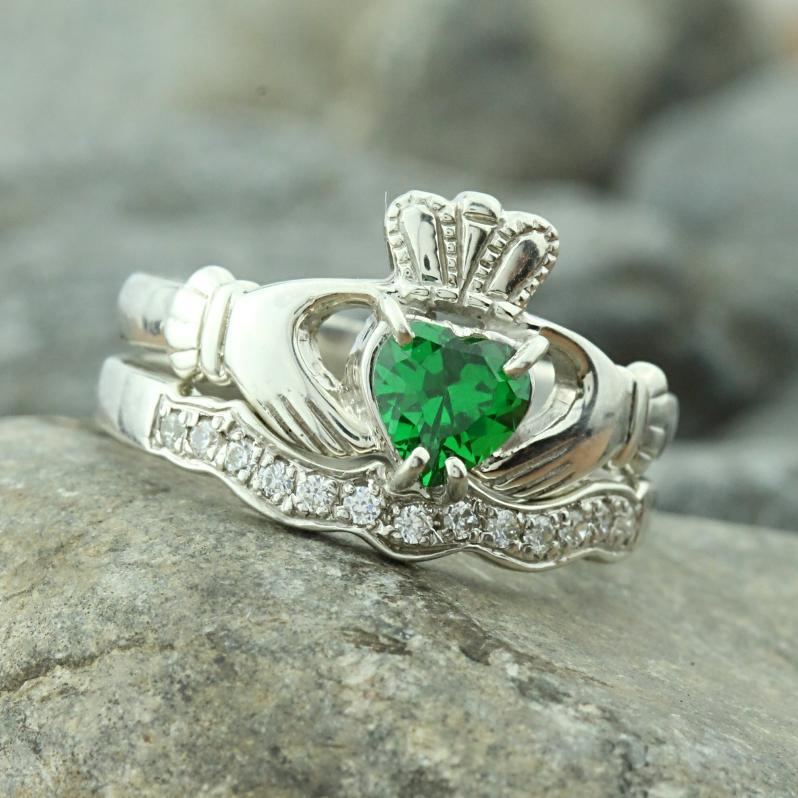 Jewelry - Green Stone Claddagh Ring And Matching Stone Set Band.