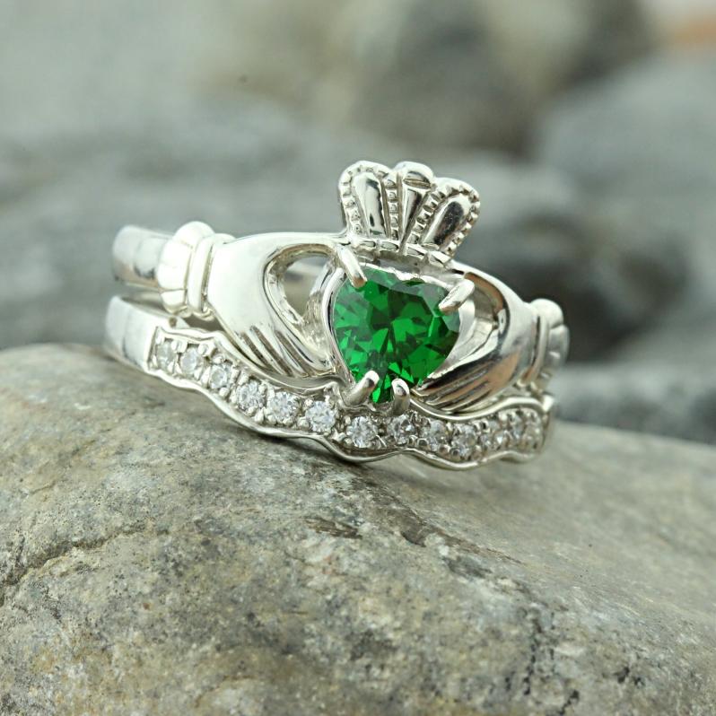 Jewelry - Green Stone Claddagh Ring And Matching Stone Set Band.