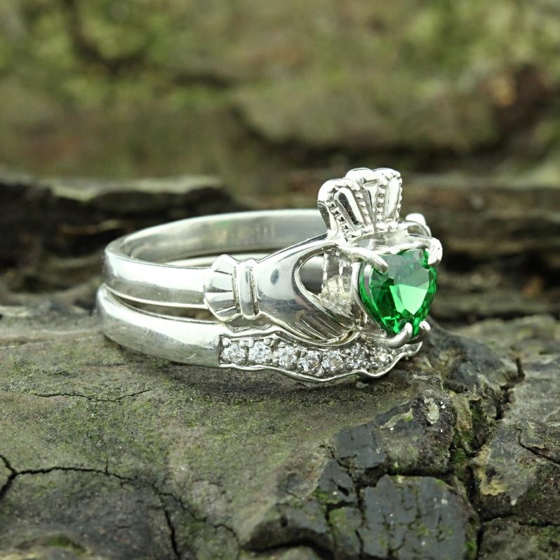Jewelry - Green Stone Claddagh Ring And Matching Stone Set Band.