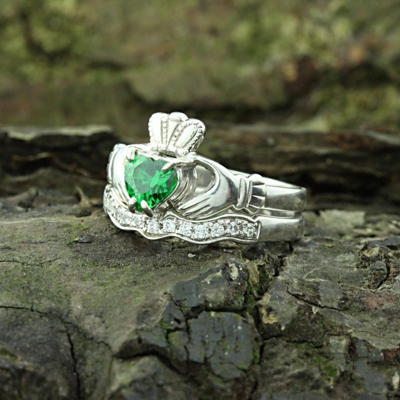 Jewelry - Green Stone Claddagh Ring And Matching Stone Set Band.