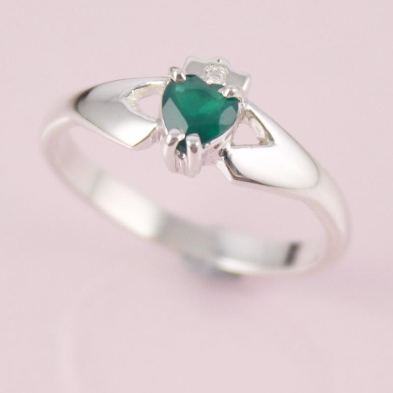 Jewelry - Ladies Diamond And Green Agate Gemstone Claddagh Ring.