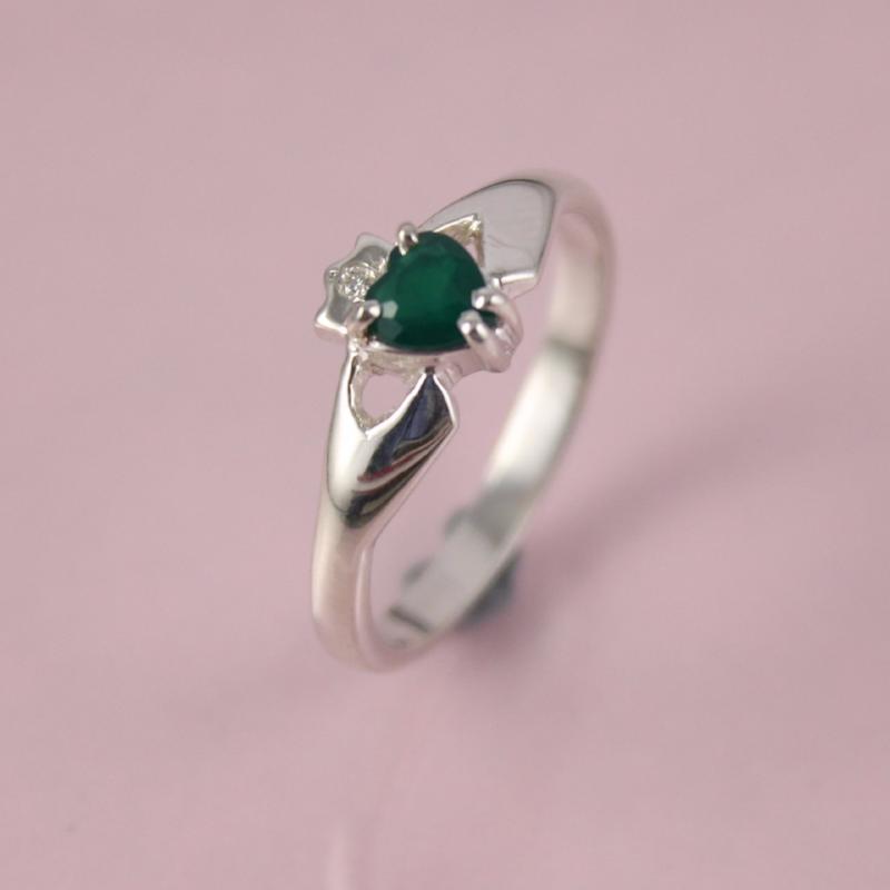 Jewelry - Ladies Diamond And Green Agate Gemstone Claddagh Ring.